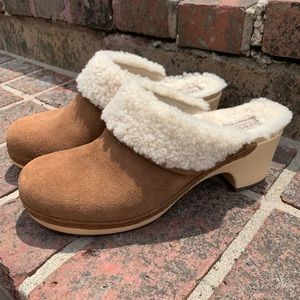 Women’s Crocs Sarah Luxe Lined Brown Clogs